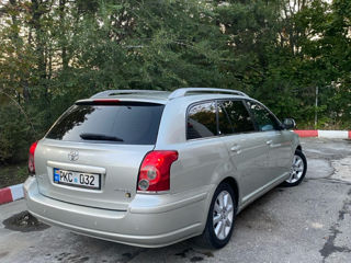 Toyota Avensis foto 9