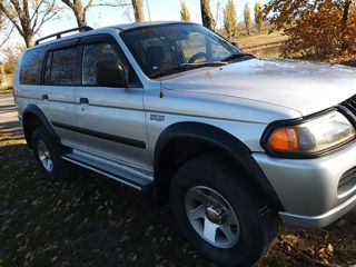 Mitsubishi Montero Sport foto 2