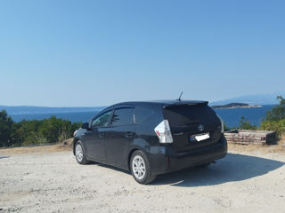 Toyota Prius v