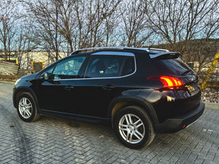 Peugeot 2008 foto 2