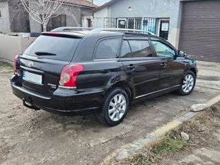 Toyota Avensis foto 4