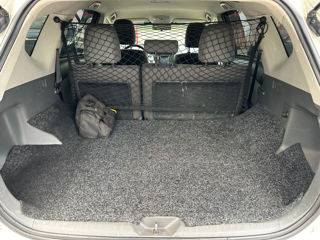 Toyota Prius v foto 18