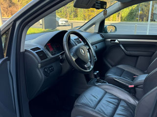 Volkswagen Touran foto 4