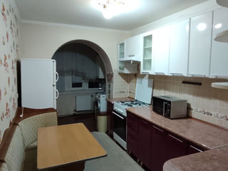 Apartament cu 2 camere, 55 m², Podul Chișinăului, Bălți foto 2