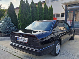 Mercedes Series (W124) foto 2