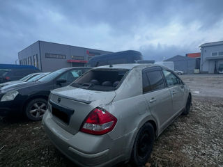 Nissan Tiida foto 3