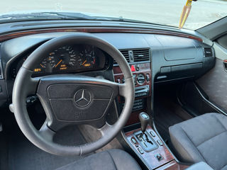 Mercedes C-Class foto 7