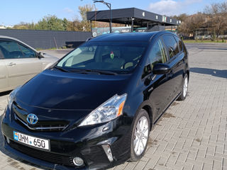 Toyota Prius v foto 8