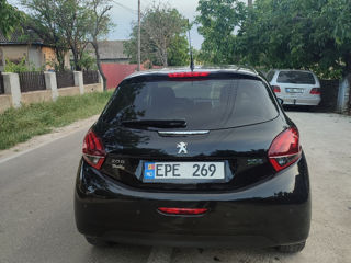 Peugeot 208 foto 3