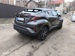 Toyota C-HR foto 2