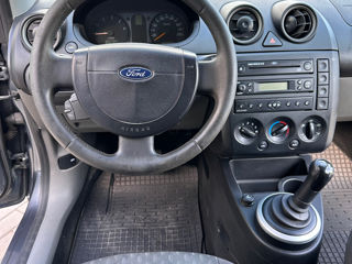 Ford Fiesta foto 9