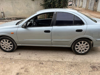 Nissan Almera foto 8