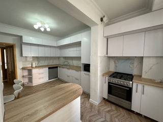 Apartament cu 2 camere, 82 m², Centru, Chișinău foto 2