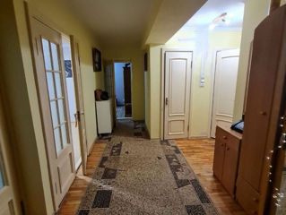 Apartament cu 4 camere, 90 m², Buiucani, Chișinău foto 5