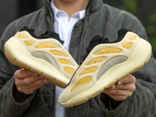 Adidas Yeezy Boost 700 V3 Safflower Unisex foto 5