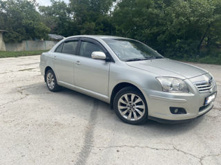 Toyota Avensis foto 1