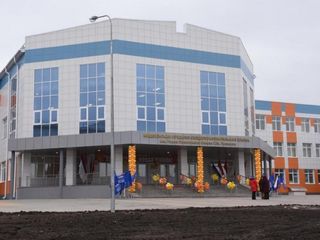 Fasada din sticla pentru spatii comerciale foto 2