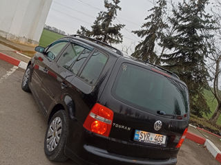 Volkswagen Touran foto 4