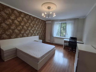 Apartament cu 3 camere, 130 m², Centru, Chișinău foto 4