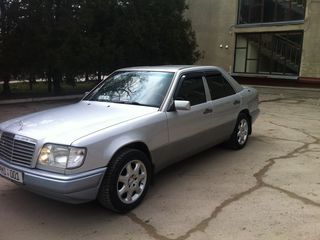 Mercedes Series (W124) foto 2