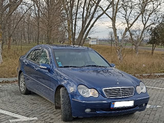 Mercedes C-Class foto 2