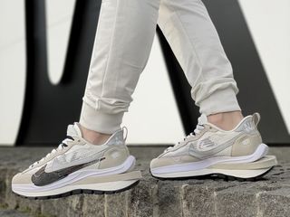 nike x sacai beige