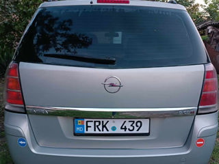 Opel Zafira foto 2