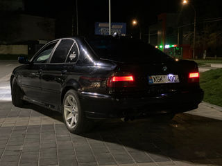 BMW 5 Series foto 4