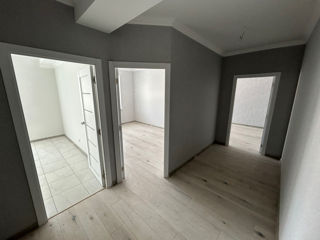 Apartament cu 2 camere, 61 m², Molodova, Bălți foto 3