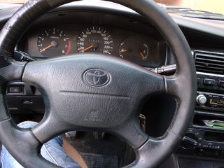 Toyota Carina foto 1
