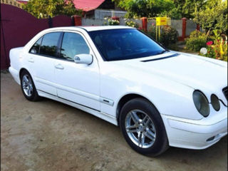 Mercedes E-Class foto 3