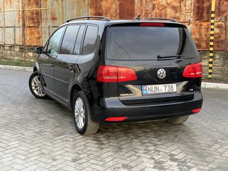 Volkswagen Touran foto 2