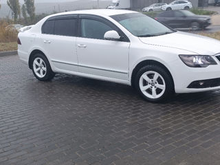 Skoda Superb foto 2