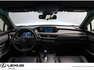 Lexus UX 300e foto 4