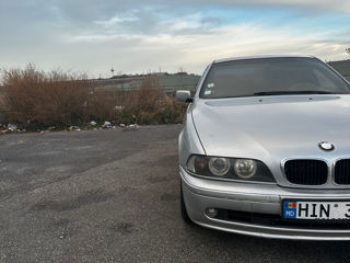 BMW 5 Series foto 2