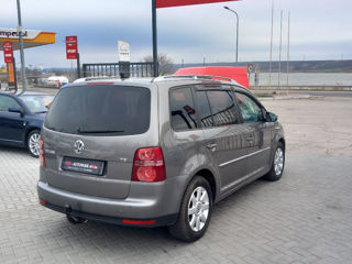 Volkswagen Touran foto 4