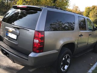 Chevrolet Suburban foto 3