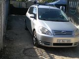 Toyota Avensis Verso foto 4