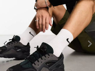 Nike Air Huarache Trainers in Black