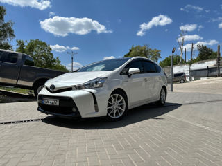 Toyota Prius + фото 2