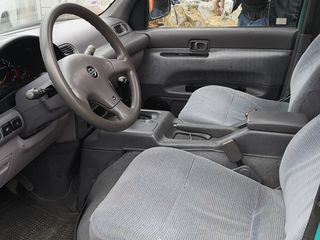 Nissan Serena foto 7