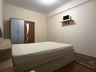 Apartament in chirie cu 3 camere, euroreparatie! foto 2