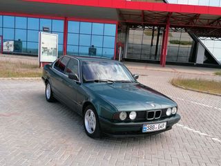 BMW 5 Series foto 1