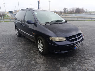 Chrysler Voyager foto 2