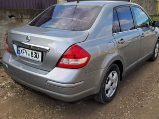 Nissan Tiida foto 7