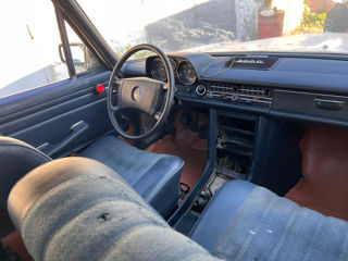 Mercedes W115 2.0 diesel 1975 foto 4