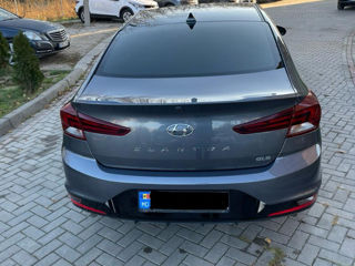 Hyundai Elantra foto 5