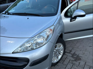 Peugeot 207 foto 2