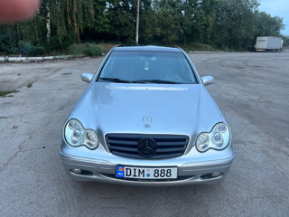 Mercedes C-Class foto 3