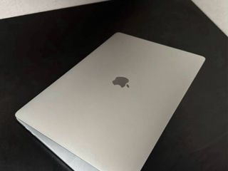 MacBook Pro 15-inch, 2018 года foto 2